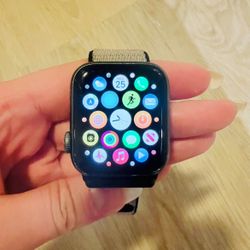 Apple Watch GPS And cellular With The Bracelet And Charger