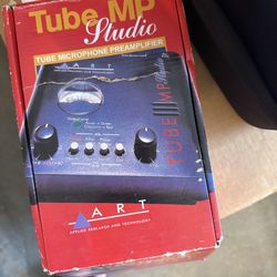 Microphone pre amplifier