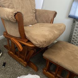 Shermag Rocking Chair With Rocking Ottoman Very Nice 