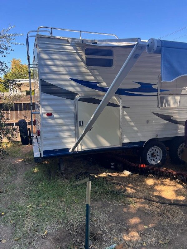 2008 Montery Travel Trailer ,excellent Condition!