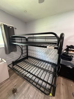 Full/Sofa/Twin Bunk Bed. Trundle Included!