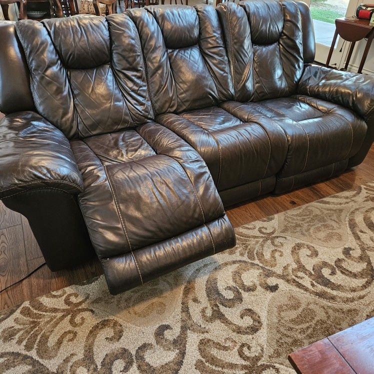 Sofa with 2 electric Recliners - FREE !  FREE !