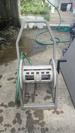 Suncast Portable Garden Hose Reel Stand