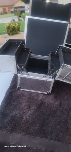 Make up boxes both for 30