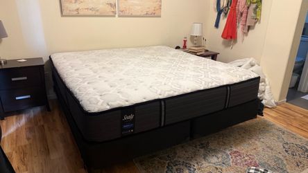 King Pillow Top Mattress with Box Spring and Frame - Sealy