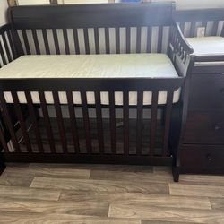 Cuna Con Cambiador y Cajonera 