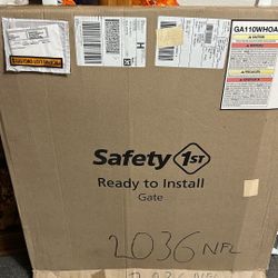 Safety 1st Ready To Install Gate  New White