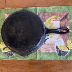 Vintage Griswold #6 Grooved Handle Cast Iron Skillet