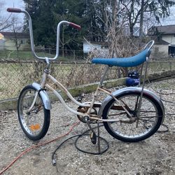 1976 Schwinn Stingray Fair lady 20” Bike All Original. Rides Great 