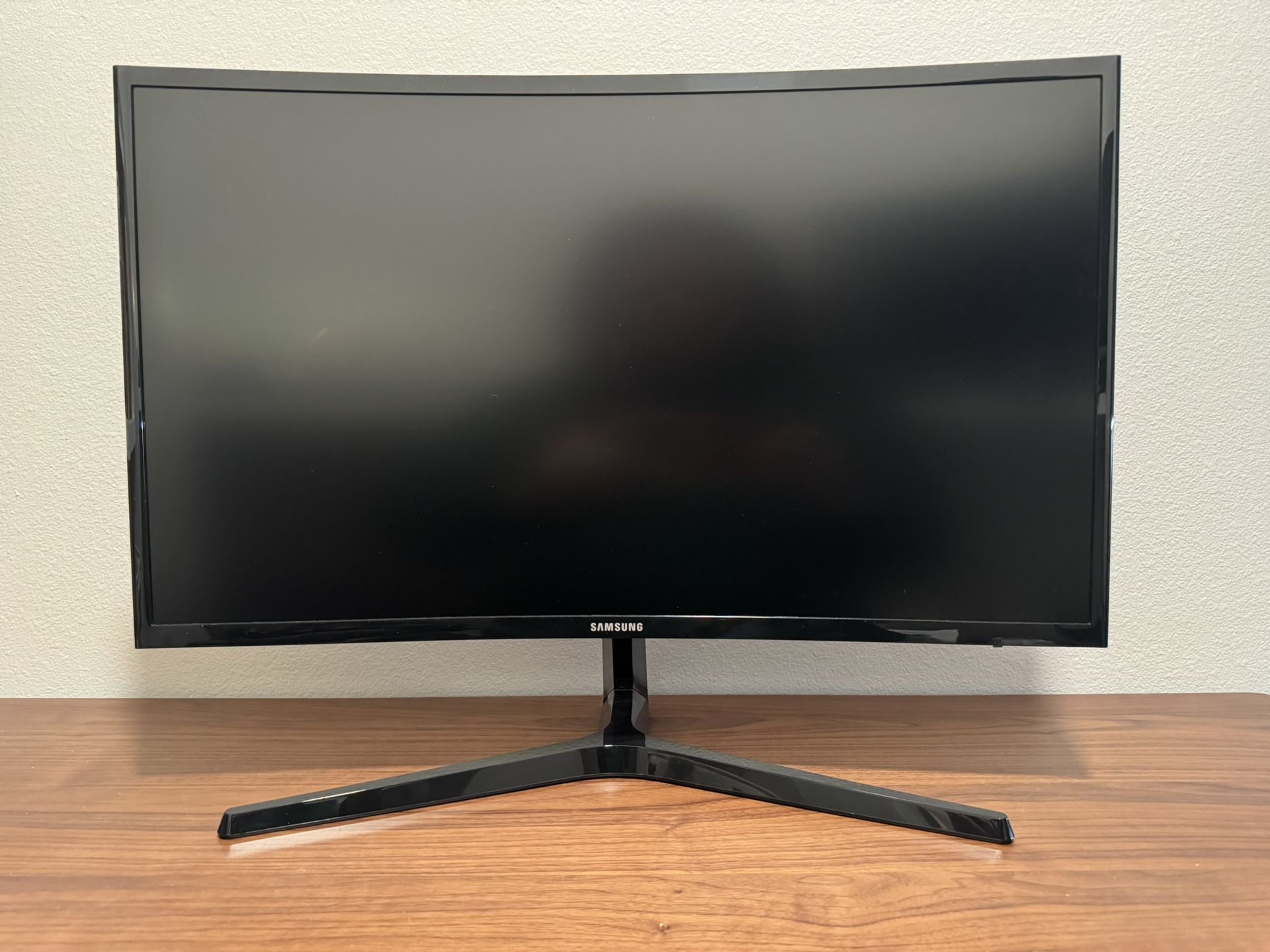 2024 Samsung 27” Curved Monitor 