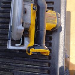 DeWalt Saw 
