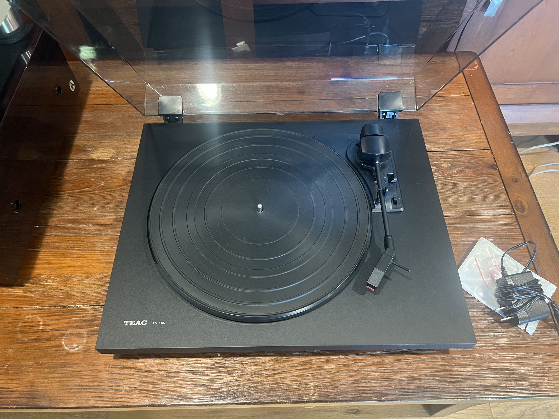 TEAC TN-100 Analog Turntable with built-in phono amplifier turntable, Extra New Needle/stylus.