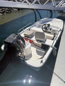 2002 Boston Whaler Sport