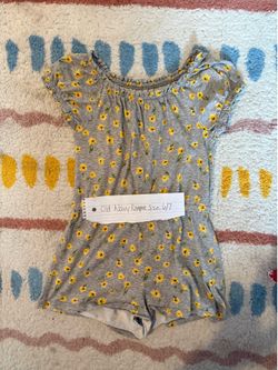 Old Navy’s sunflower romper size 6/7