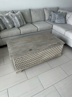 American Signature Lift-Top Coffee Table