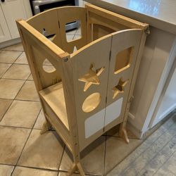 Guidecraft Classic Kitchen Helper Stool – Natural Wood Toddler Tower