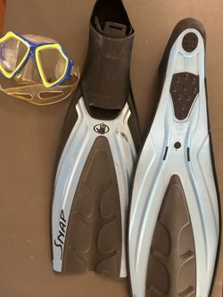 Snorkel Mask And Fins For Kids Sz 5-6 Like New