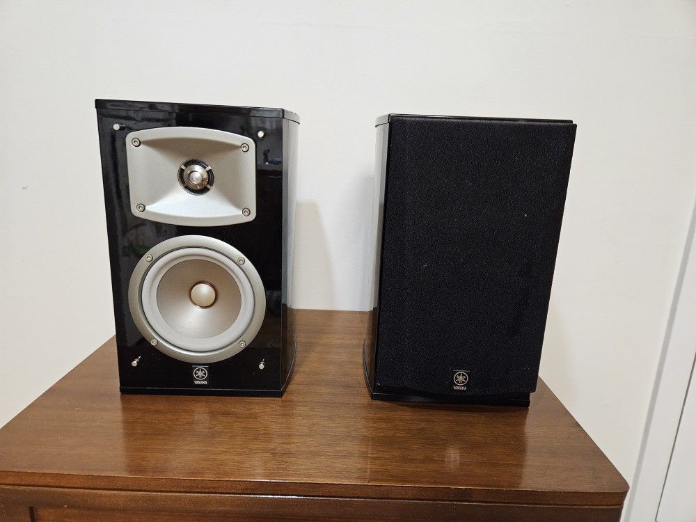 YAMAHA Bookshelf Stereo Speakers (Pair) Model NS333 Free Banana