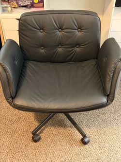 Cross cross Black office chair