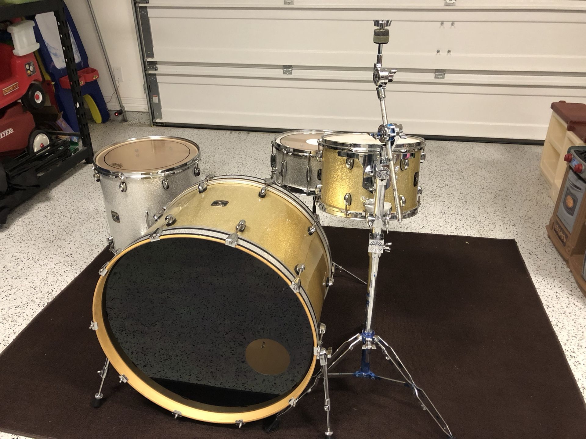 Gretsch Catalina Club Rock Kit with 26” Bass Drum