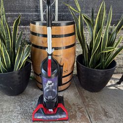 VACUUM DIRT DEVIL VERY GOOD CONDITION WORKS PERFECT 