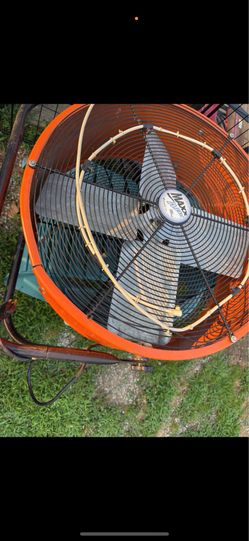 Max air high velocity fan with water spray