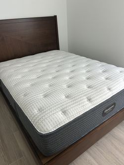 New! Queen Beautyrest Silver never slept on Manufacture date on tag is last month I can deliver 