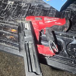 Milwaukee M18 Framing Nailer