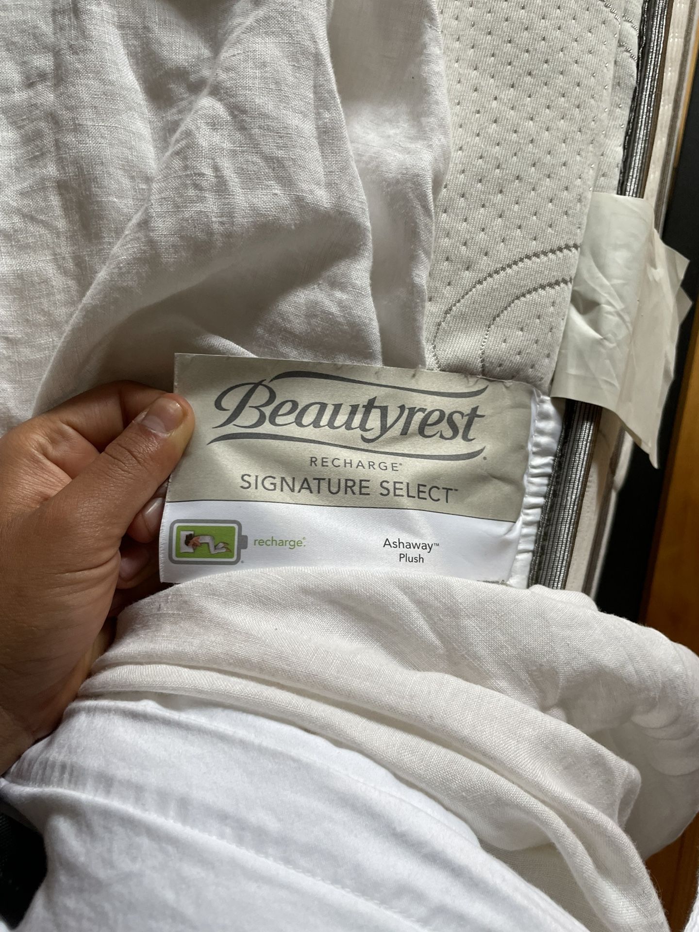 Beautyrest Full Mattress & Black Minimalist Bedframe Home & Garden