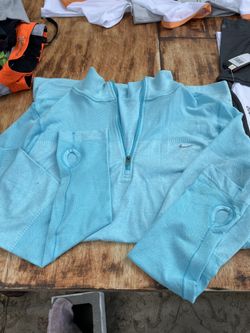 Nike Runner Long sleeve Turtleneck! 🩵