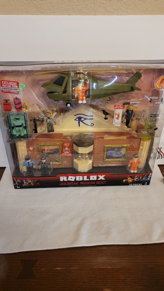 ROBLOX JAILBREAK MUSEUM HEIST 33 PIECES INCLUDES EXCLUSIVE VIRTUAL ITEM CODE