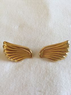 Woman's earrings