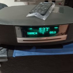 BOSE RADIO-CD PLAYER WITH REMOTE CONTROL......HAS SOME SMALL PLOBLEM AT THE BIGUINNING AND THEN WORK GOOD.....FOR SALE AS IS