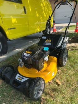 DEWALT RWD Self-Propelled Gas Lawn Mower