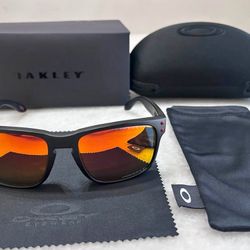 Oakley Holbrook 
