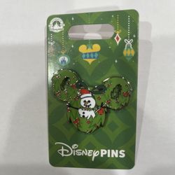 Disney Mickey Mouse Festive Wreath Trading Pin.  Brand new on original card.  Smoke free home  Will combine listings before purchase to save on shippi