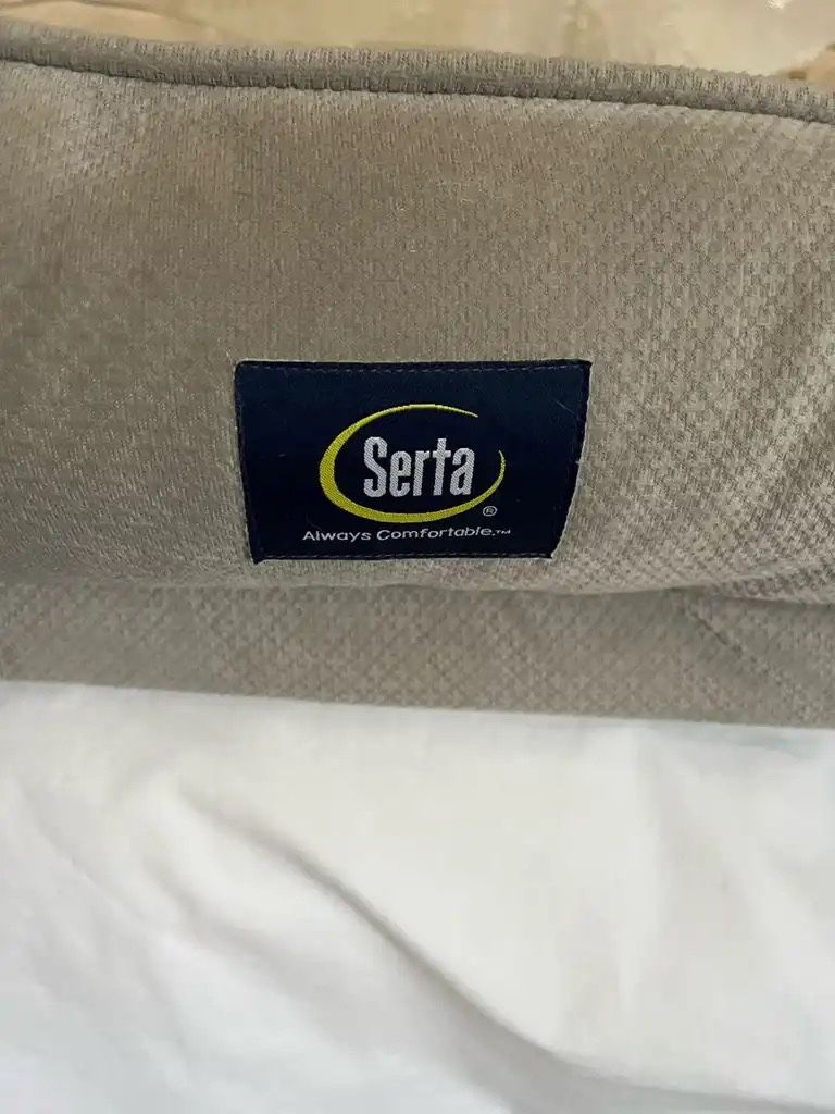 SERTA Lg Pet bed almost new size approx L33”W25”