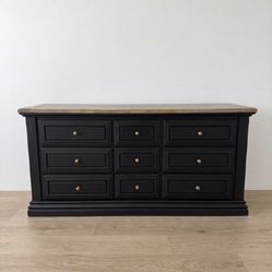 ✨ Stunning Classic 9-Drawer Dresser ✨