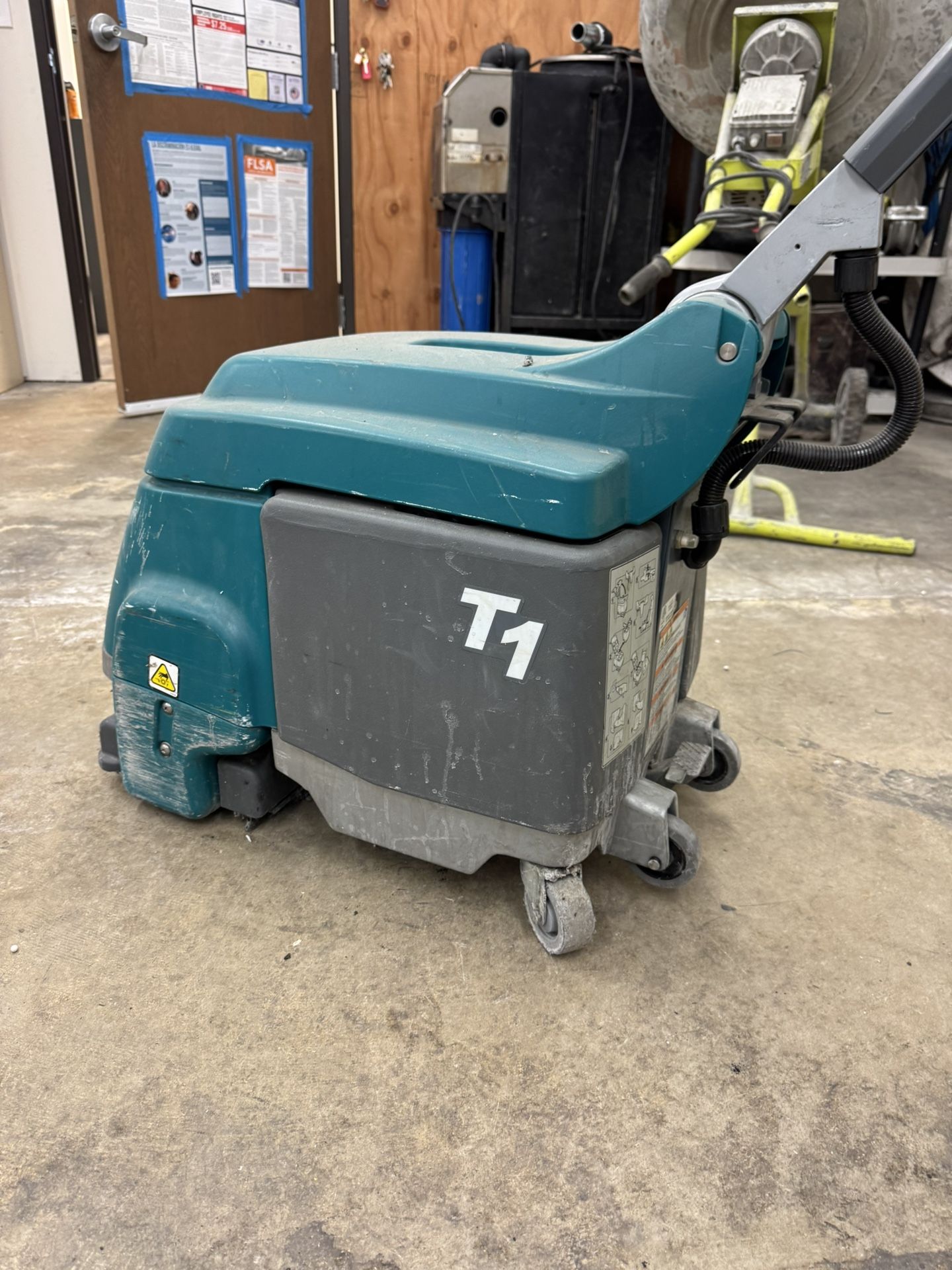 Tennant 1 Floor Scrubber