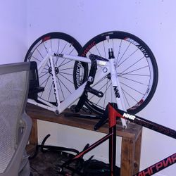 6KU FRAMESET AND AMERICAN CLASSIC WHEELSET WITH ENVE STEM 