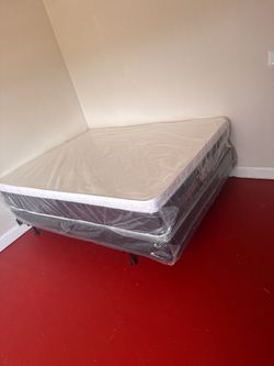 Queen mattress pillow top set with box spring (2pc - new)