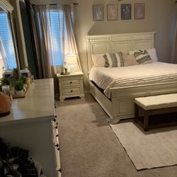 Bedroom Set. 