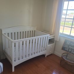 Crib w/ Changing Station