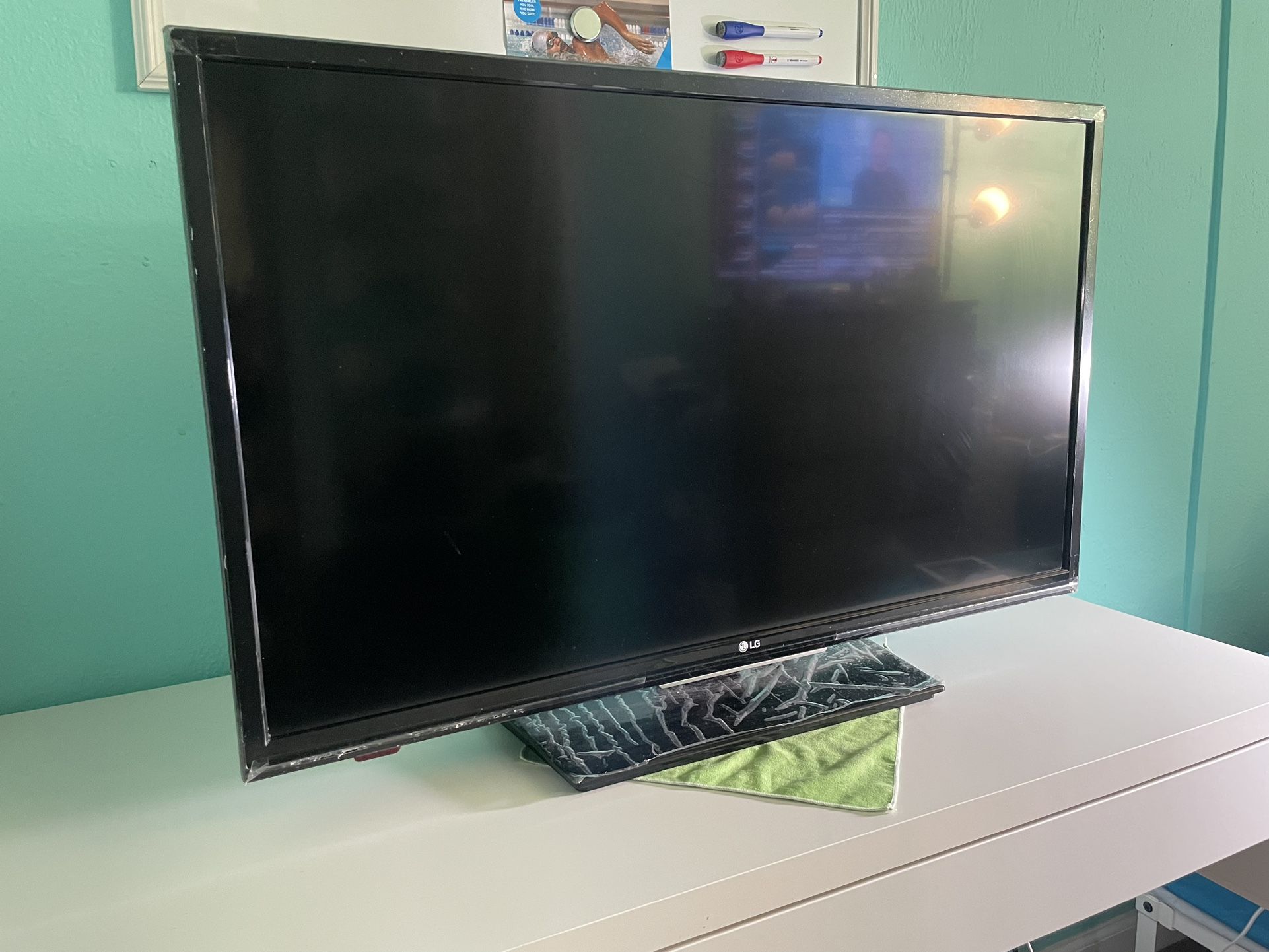 32LF500B 720p LED TV - 32" Class (31.5" Diag) Used For Sale $150