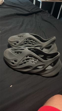 yeezy foam runner 9'5 in men 'used'