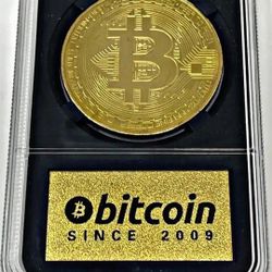 Bitcoin Coin Replica – Gold-Colored Decorative Collectible”