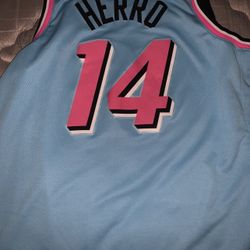 Tyler Herro Jersey Xl