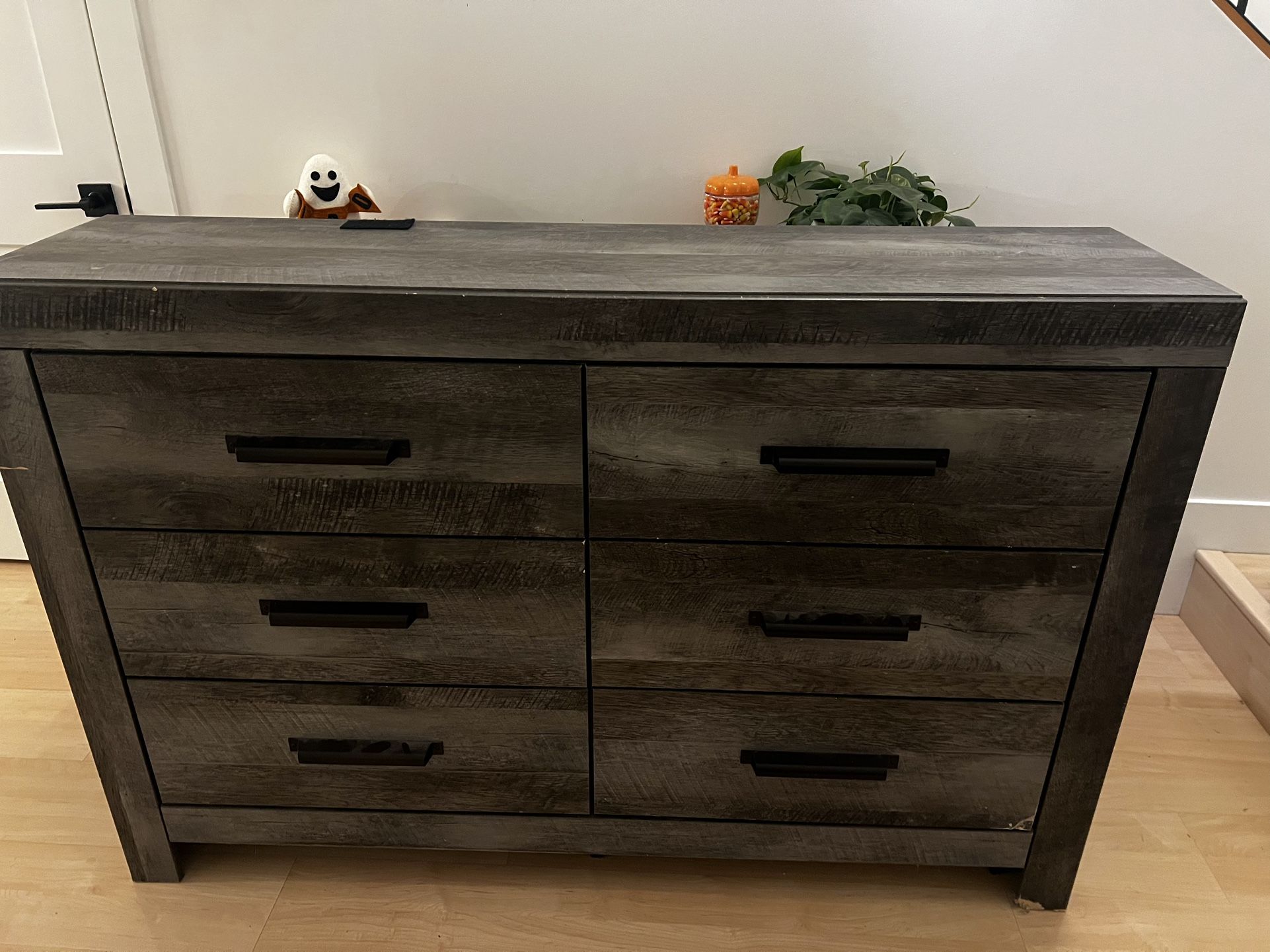 6-drawer Dresser
