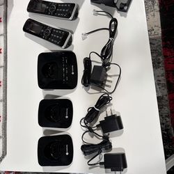 Motorola 3 handsets landline phone