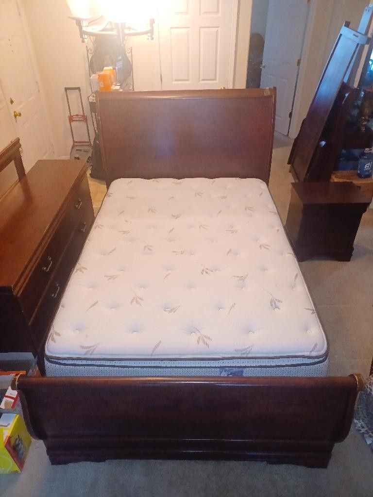 Alisdair 6-Drawer Bedroom Set with Nightstand – Includes FREE Mattress